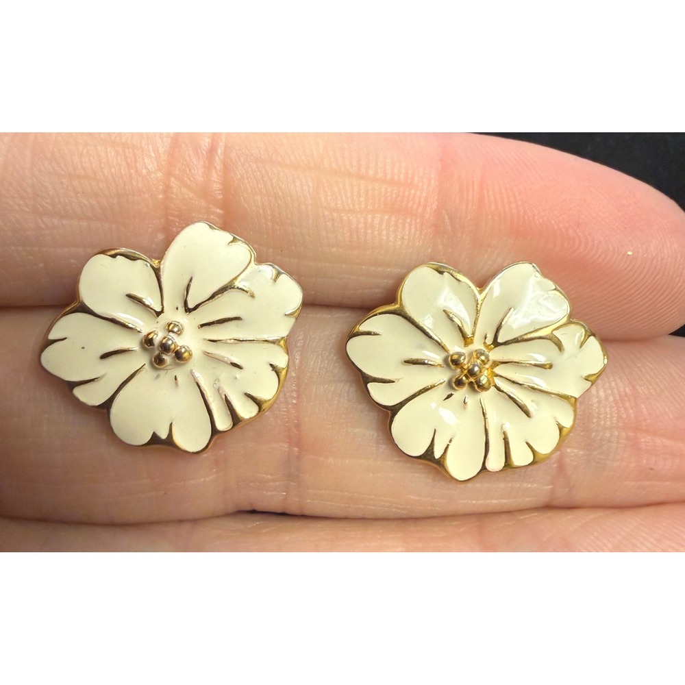 Vintage Style Cream Enamel Flower Stud Earrings Gold Tone Floral Blossoms